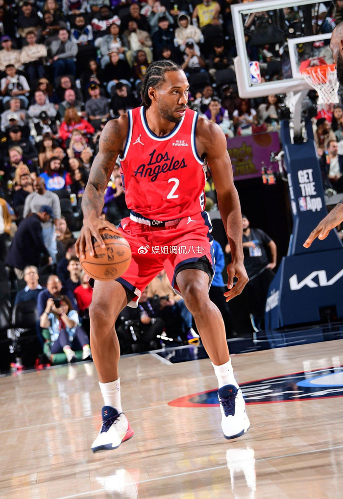 开云登录入口-莱昂纳德复出再赢德比!26分钟轰24分5板4助 连续23场20+创新高|小卡|考瓦伊·莱昂纳德|快船|迈尔斯-莱昂纳德|科怀-伦纳德_新浪体育_新浪新闻